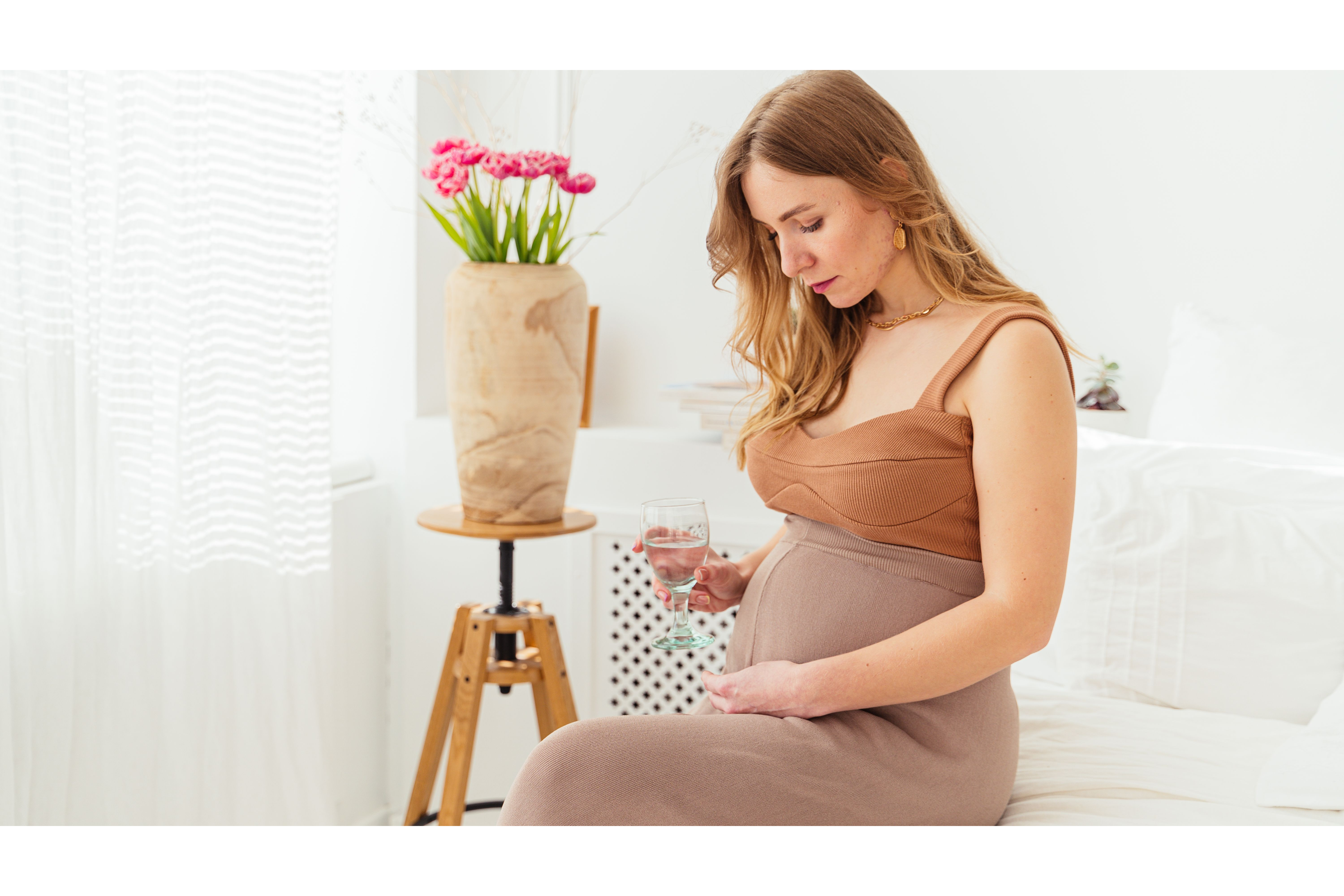 How Much Water Should a Pregnant Woman Drink? A Simple Pregnancy Hydration Guide